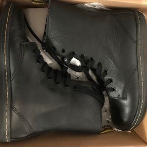 Dr. Martens - Stratford / black/ women’s / 7
